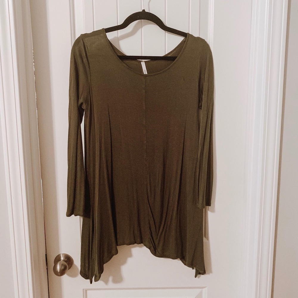Medium olive green top